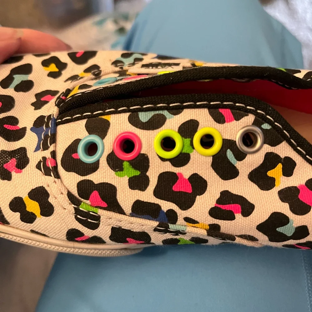 𝓥𝓲𝓷𝓽𝓪𝓰𝓮 𝓿𝓪𝓷𝓼 𝓦𝓸𝓶𝓮𝓷'𝓼 𝓝𝓮𝓸𝓷 𝓛𝓮𝓸𝓹𝓪𝓻𝓭 𝓼𝓵𝓲𝓹-𝓞𝓷 𝓼𝓷𝓮𝓪𝓴𝓮𝓻𝓼 - Picture 7 of 8